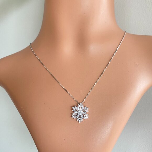 FAC Crystal Snowflake Silver Tone 18" Necklace NWT - Picture 2 of 6